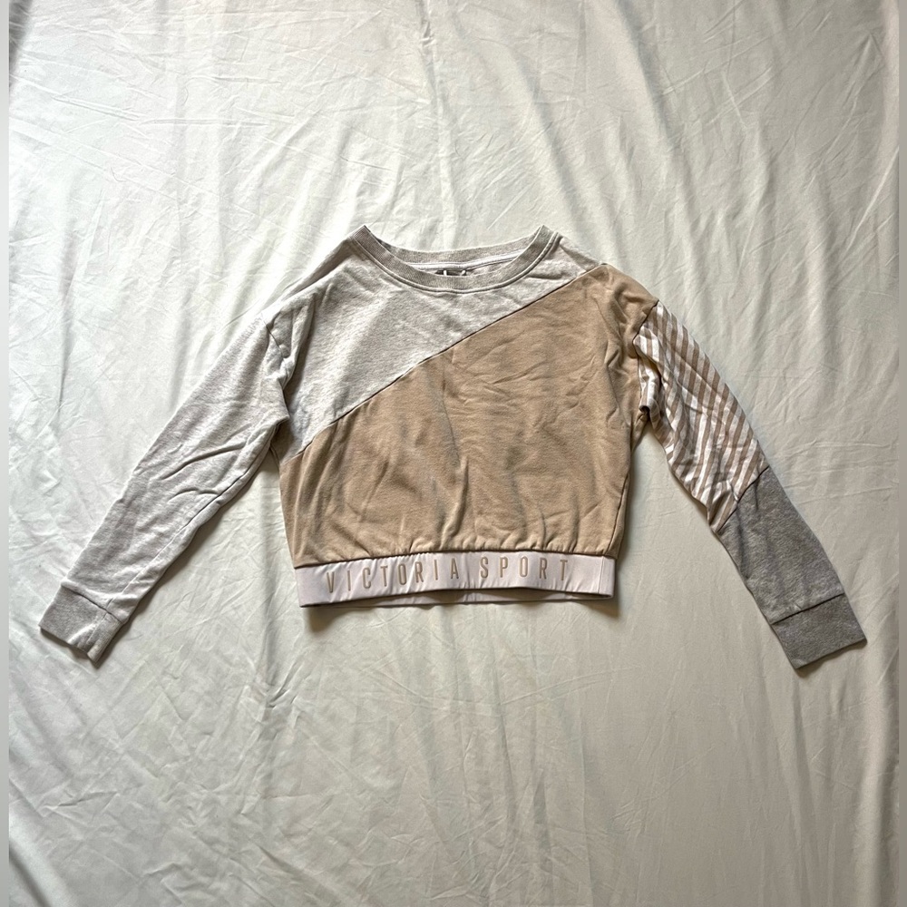 Victoria Sport Women's Cropped Crew Neck Sweater - Gray and Tan Color Block